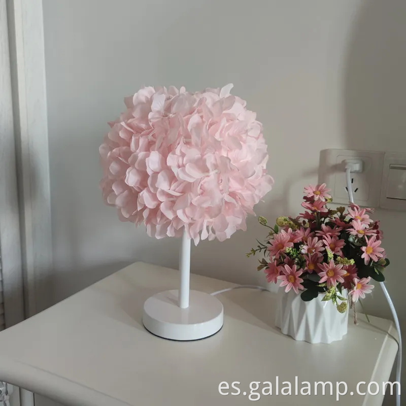 Elegante lámpara de tela versátil para iluminación en el hogar y el evento